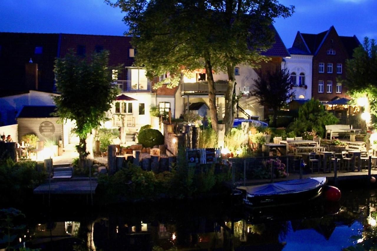 Gastehaus Kajute Direkt Am Wasser Friedrichstadt Buitenkant foto