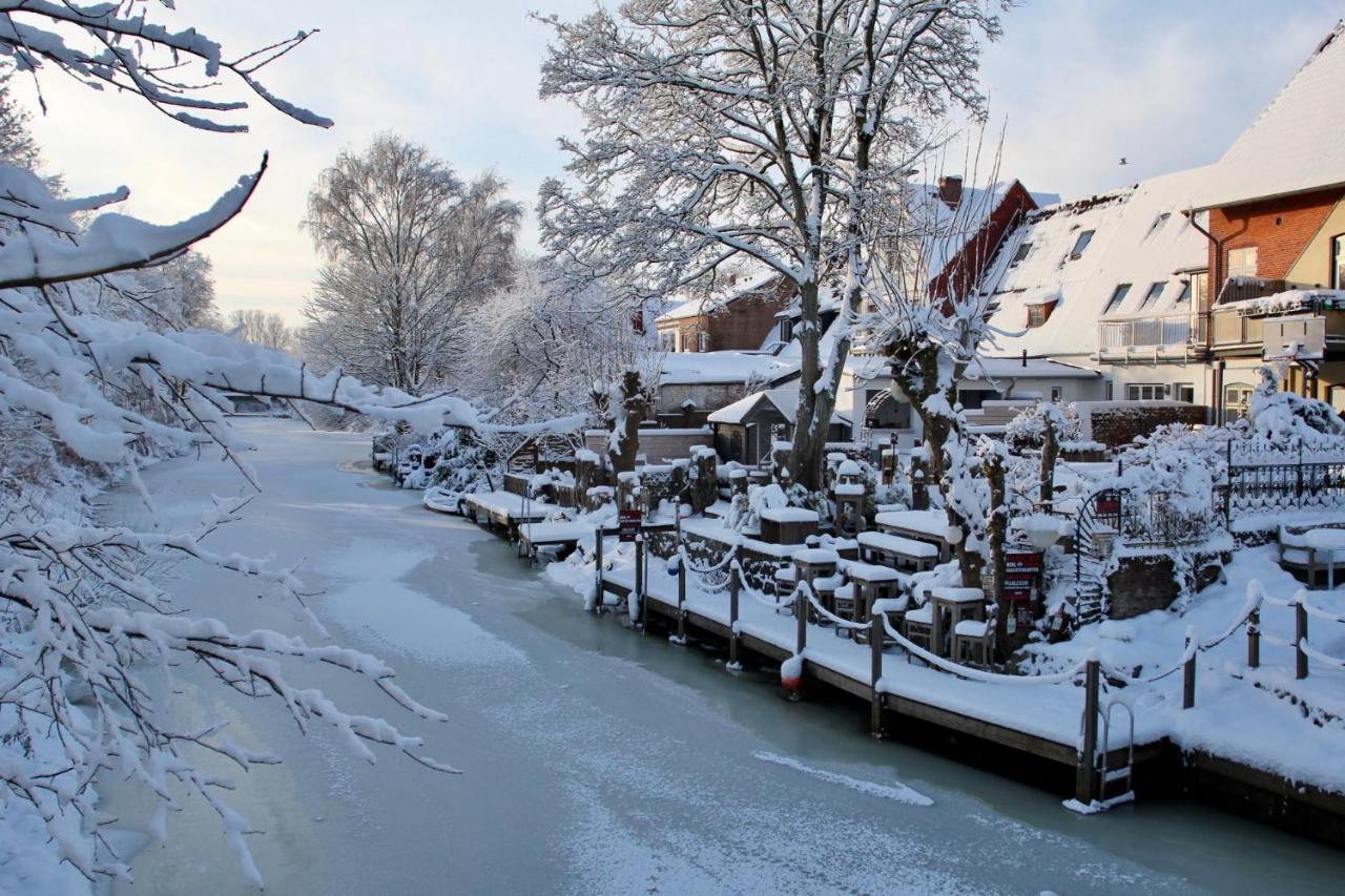 Gastehaus Kajute Direkt Am Wasser Friedrichstadt Buitenkant foto