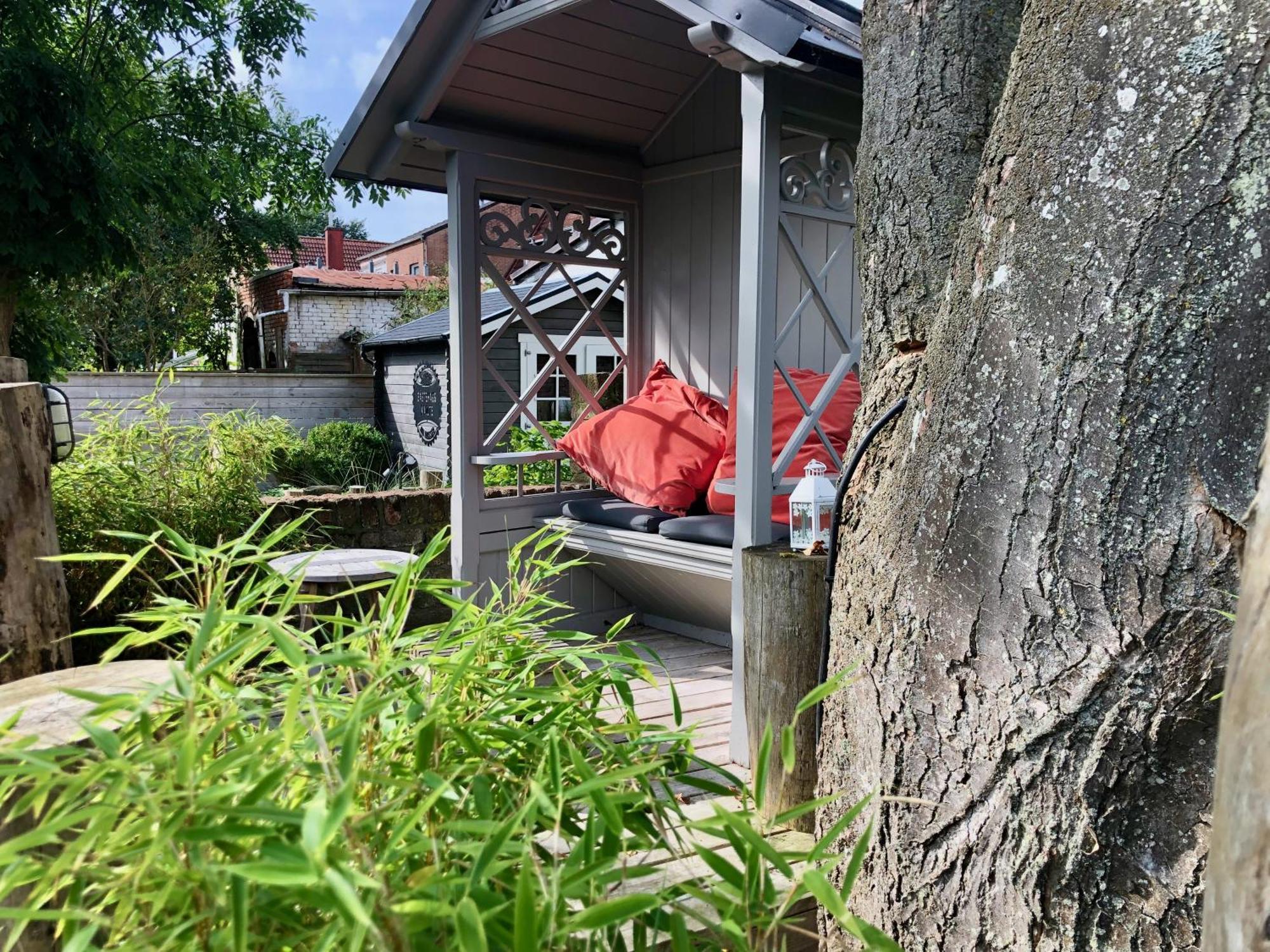 Gastehaus Kajute Direkt Am Wasser Friedrichstadt Buitenkant foto